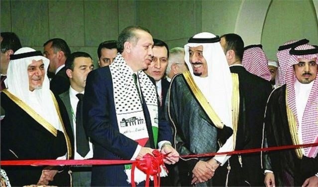 الدخيل: إذا كانت تضحية النظام السوري بعلاقته مع تركيا مبررة ومفهومة فمن الصعب تفسير ما يشبه القطيعة بين مصر وتركيا الدخيل: إذا كانت تضحية النظام السوري بعلاقته مع تركيا مبررة ومفهومة فمن الصعب تفسير ما يشبه القطيعة بين مصر وتركيا
