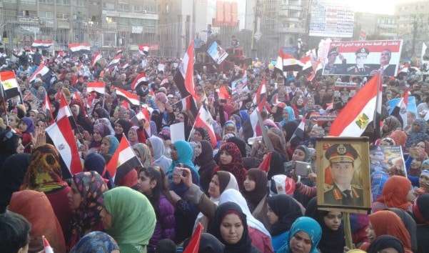 أنصار السيسي احتشدوا للاحتفال وطالبوه بالترشح للرئاسة أنصار السيسي احتشدوا للاحتفال وطالبوه بالترشح للرئاسة