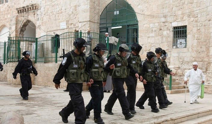 الاحتلال يخفف من اجراءاته خشية تدهور الأوضاع في القدس المحتلة الاحتلال يخفف من اجراءاته خشية تدهور الأوضاع في القدس المحتلة