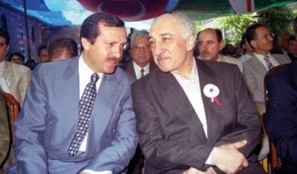 محللون أتراك يعتبرون أن كولن الأستاذ الحقيقي لاردوغان وحليفه الرئيسي محللون أتراك يعتبرون أن كولن الأستاذ الحقيقي لاردوغان وحليفه الرئيسي