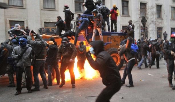 لم تنتظر روسيا التقلبات السياسية في اوكرانيا ونشرت قوات عسكرية في القرم حماية لمنفذها البحري على البحر الاسود لم تنتظر روسيا التقلبات السياسية في اوكرانيا ونشرت قوات عسكرية في القرم حماية لمنفذها البحري على البحر الاسود