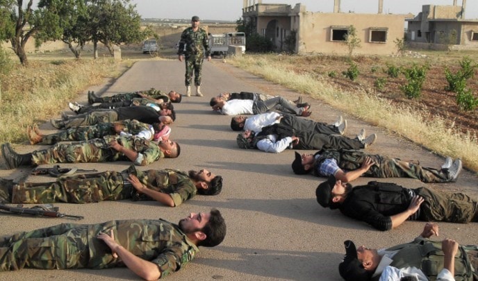 صورة تعود إلى عام 2012 ويظهر فيها مسلحون يتدربون في أحد أحياء حمص المضطربة (أ ف ب) صورة تعود إلى عام 2012 ويظهر فيها مسلحون يتدربون في أحد أحياء حمص المضطربة (أ ف ب)