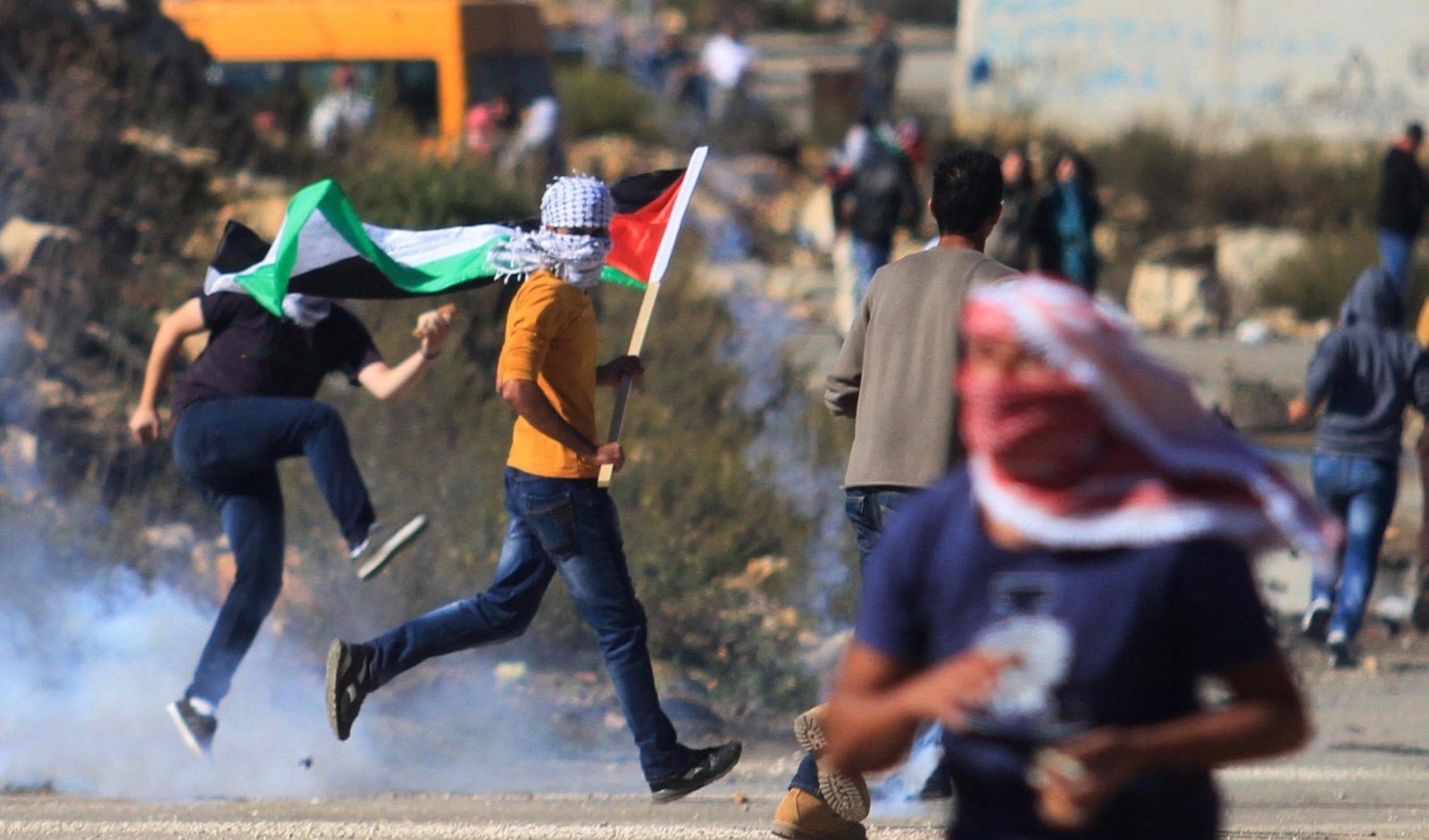 مواجهات بين فلسطينيين وجيش الاحتلال في بيت لحم مواجهات بين فلسطينيين وجيش الاحتلال في بيت لحم
