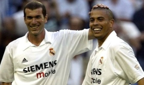 رونالدو وزيدان الزميلان السابقان في ريال مدريد رونالدو وزيدان الزميلان السابقان في ريال مدريد