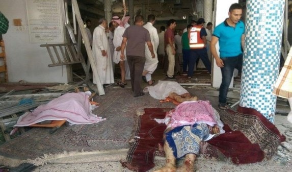 التفجير تزامن مع صلاة الجمعة في المسجد التفجير تزامن مع صلاة الجمعة في المسجد