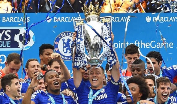 لاعبو تشلسي يرفعون كأس الدوري الإنكليزي الممتاز لموسم 2014-2015 لاعبو تشلسي يرفعون كأس الدوري الإنكليزي الممتاز لموسم 2014-2015