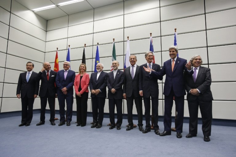 صورة تذكارية تجمع رؤساء دبلوماسية الدول المفاوضة في فيينا صبيحة توقيع الاتفاق النووي (أ ف ب) صورة تذكارية تجمع رؤساء دبلوماسية الدول المفاوضة في فيينا صبيحة توقيع الاتفاق النووي (أ ف ب)
