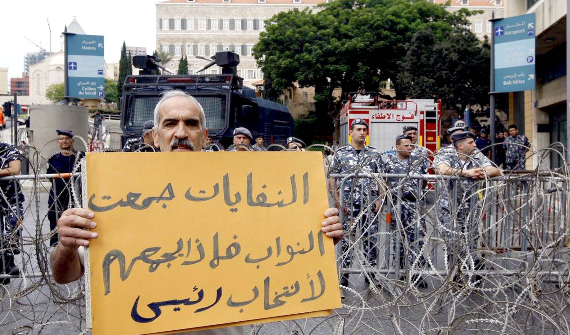 أزمة النفايات والكهرباء والماء والمعيشة هل تتسبب بانفجار الوضع المتأزم سياسياً أصلاً أزمة النفايات والكهرباء والماء والمعيشة هل تتسبب بانفجار الوضع المتأزم سياسياً أصلاً