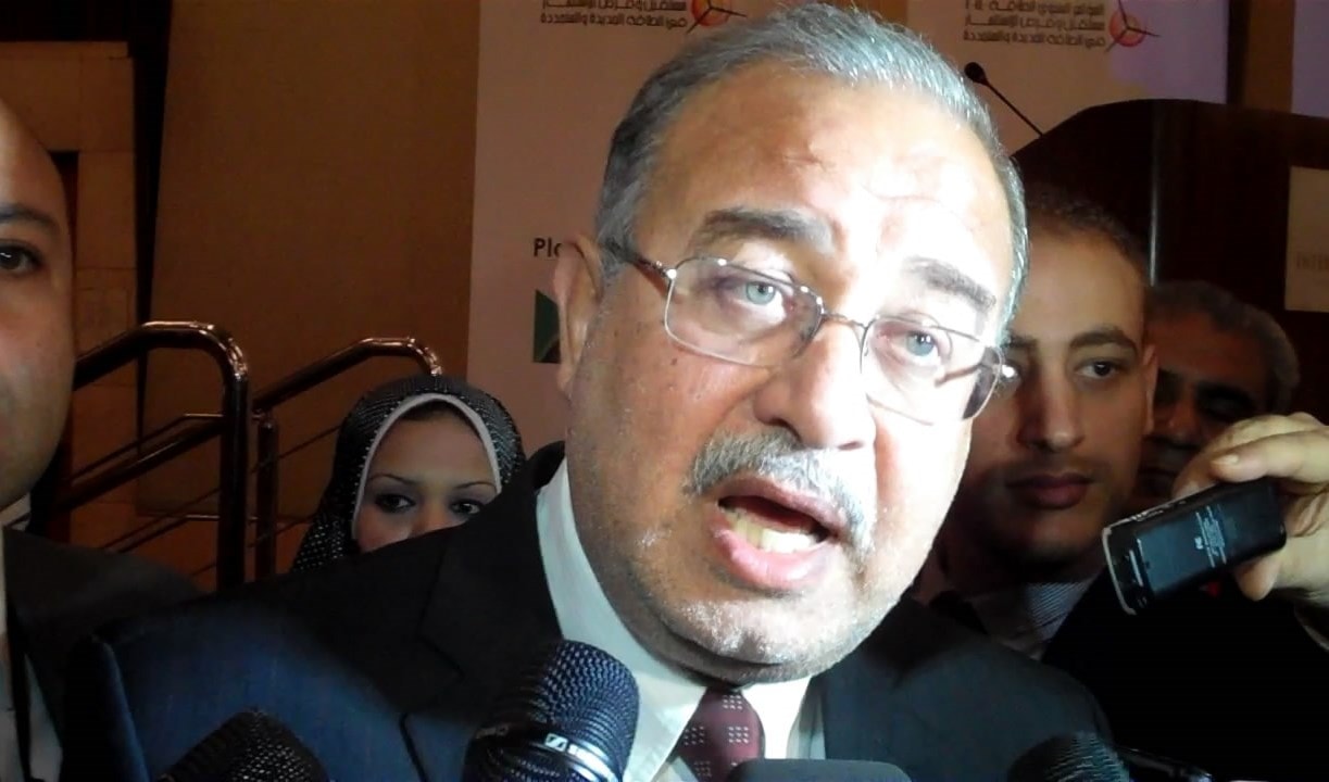السيسي يكلف وزير البترول المصري شريف اسماعيل بتشكيل الحكومة الجديدة السيسي يكلف وزير البترول المصري شريف اسماعيل بتشكيل الحكومة الجديدة