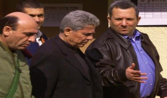 لحد متوسطاً إيهود باراك وشاؤول موفاز لحد متوسطاً إيهود باراك وشاؤول موفاز