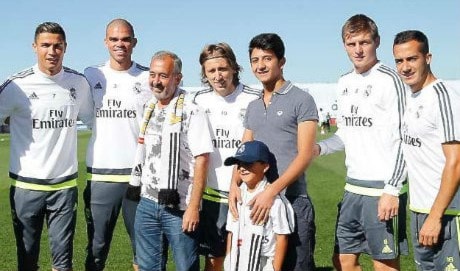 دعا ريال مدريد الأب ونجليه لحضور المباراة أمام غرناطة دعا ريال مدريد الأب ونجليه لحضور المباراة أمام غرناطة