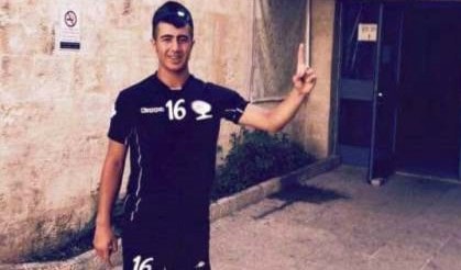 عمر الزعانين حارس منتخب فلسطين للناشئين البالغ 15 عاماً عمر الزعانين حارس منتخب فلسطين للناشئين البالغ 15 عاماً