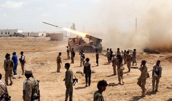 الجيش اليمني يقصف مواقع حدودية سعودية الجيش اليمني يقصف مواقع حدودية سعودية