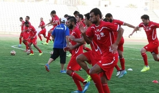 لاعبو منتخب فلسطين في حصة تدريبية استعداداً للمباراة (وكالة معا) لاعبو منتخب فلسطين في حصة تدريبية استعداداً للمباراة (وكالة معا)