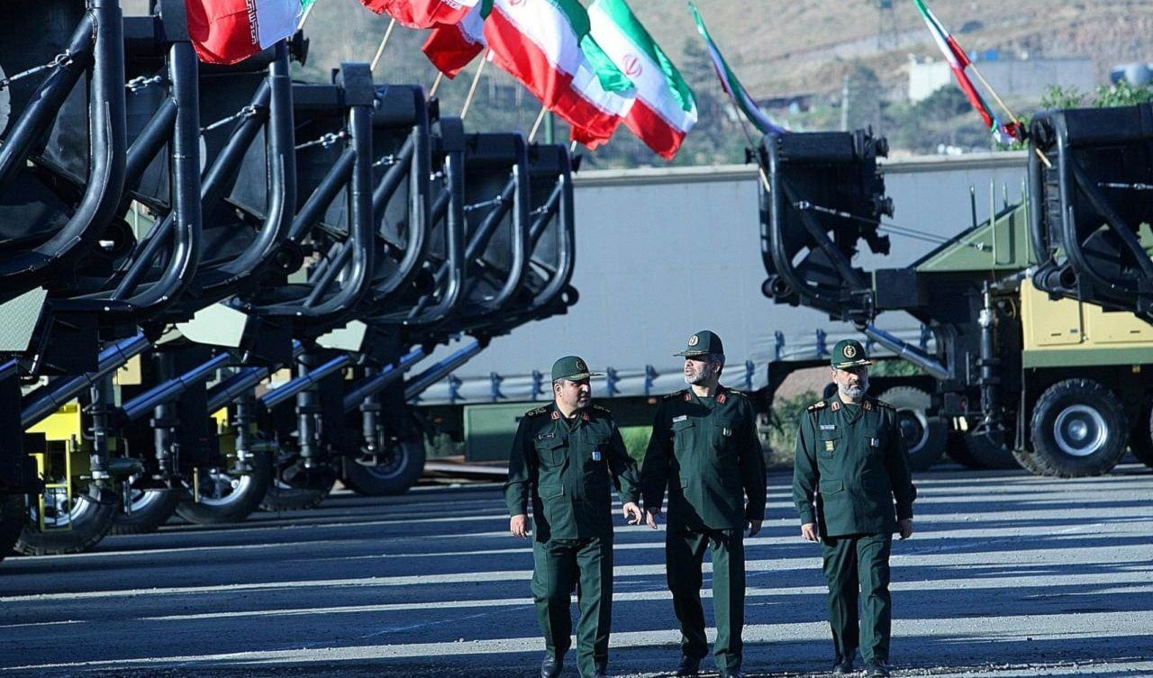 المناورات ستتم على مساحة 3 مليون كلم مربع وتمتد من شرق مضيق هرمز وحتى شمال المحيط الهندي. المناورات ستتم على مساحة 3 مليون كلم مربع وتمتد من شرق مضيق هرمز وحتى شمال المحيط الهندي.