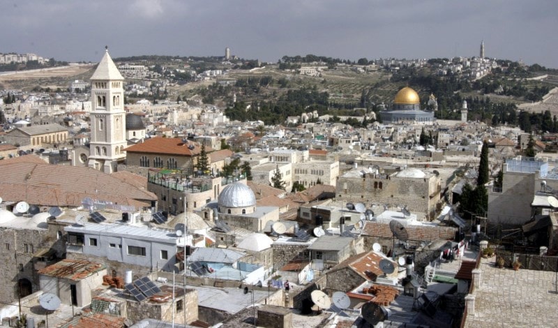 الإسرائيليون الذين يقطنون في القدس يعرفون الحقيقة وأن المدينة كانت ولا زالت مقسمة الإسرائيليون الذين يقطنون في القدس يعرفون الحقيقة وأن المدينة كانت ولا زالت مقسمة