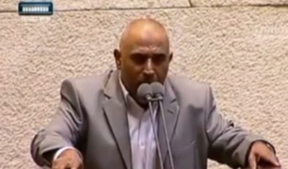 تسبب رفع أبو عرار للأذان باحتجاجات واسعة وتشويش كبير من قبل النواب تسبب رفع أبو عرار للأذان باحتجاجات واسعة وتشويش كبير من قبل النواب