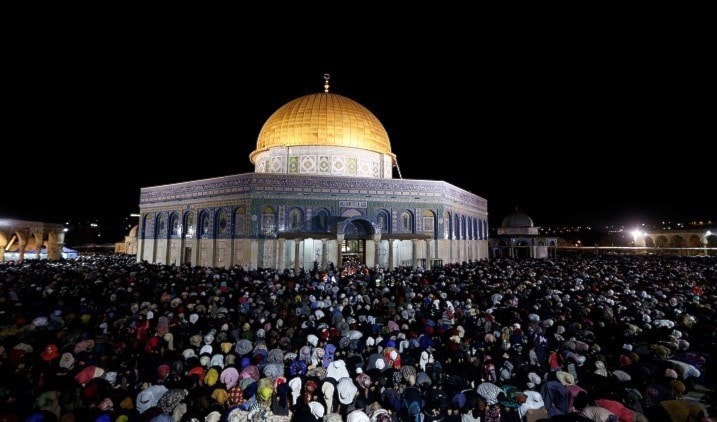 يحمل الآذان دلالة كبيرة على هويّة البلاد التي يُرفع فيها يحمل الآذان دلالة كبيرة على هويّة البلاد التي يُرفع فيها