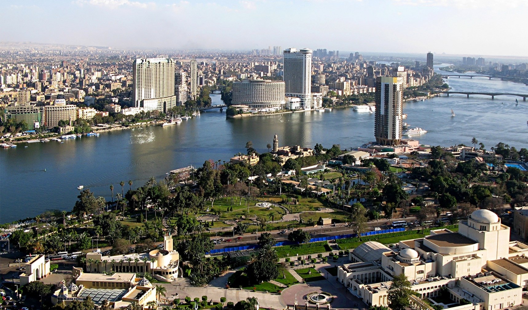 كسر السادات ثابتاً حينما فصل مصر عن محيطها العربي وعن موقعها المركزي في ذاك المحيط كسر السادات ثابتاً حينما فصل مصر عن محيطها العربي وعن موقعها المركزي في ذاك المحيط