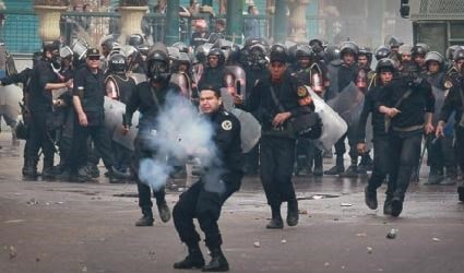القوات التابعة لنظام الرئيس السابق بن علي تستخدم الرصاص المتفجر القوات التابعة لنظام الرئيس السابق بن علي تستخدم الرصاص المتفجر