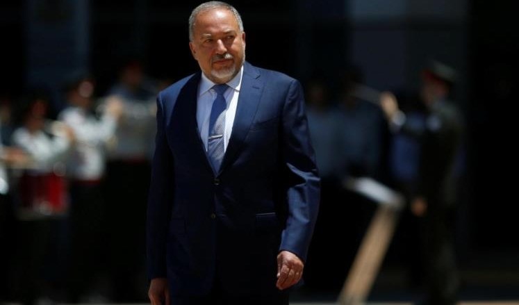 ليبرمان طلب وقف اللقاءات مع مسؤولي السلطة الفلسطينية على خلفية القرار الاممي حول الاستيطان ليبرمان طلب وقف اللقاءات مع مسؤولي السلطة الفلسطينية على خلفية القرار الاممي حول الاستيطان
