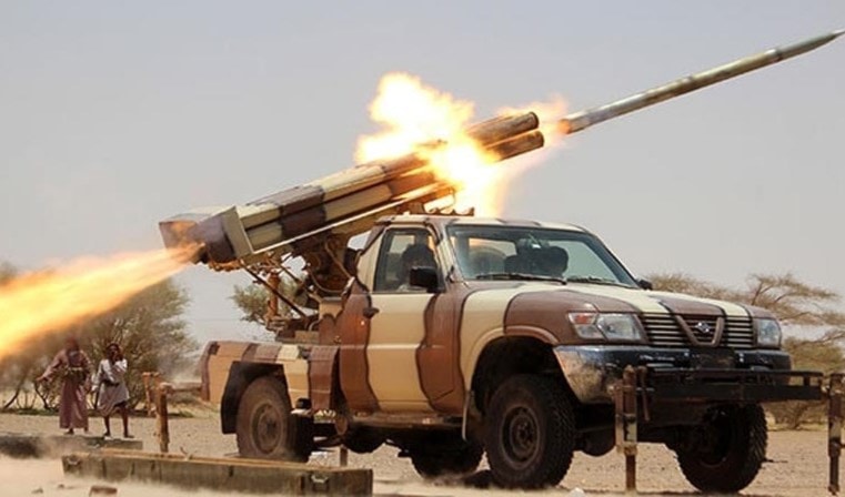 الجيش اليمني يقصف أهدافاً عسكرية داخل الأراضي السعودية الجيش اليمني يقصف أهدافاً عسكرية داخل الأراضي السعودية