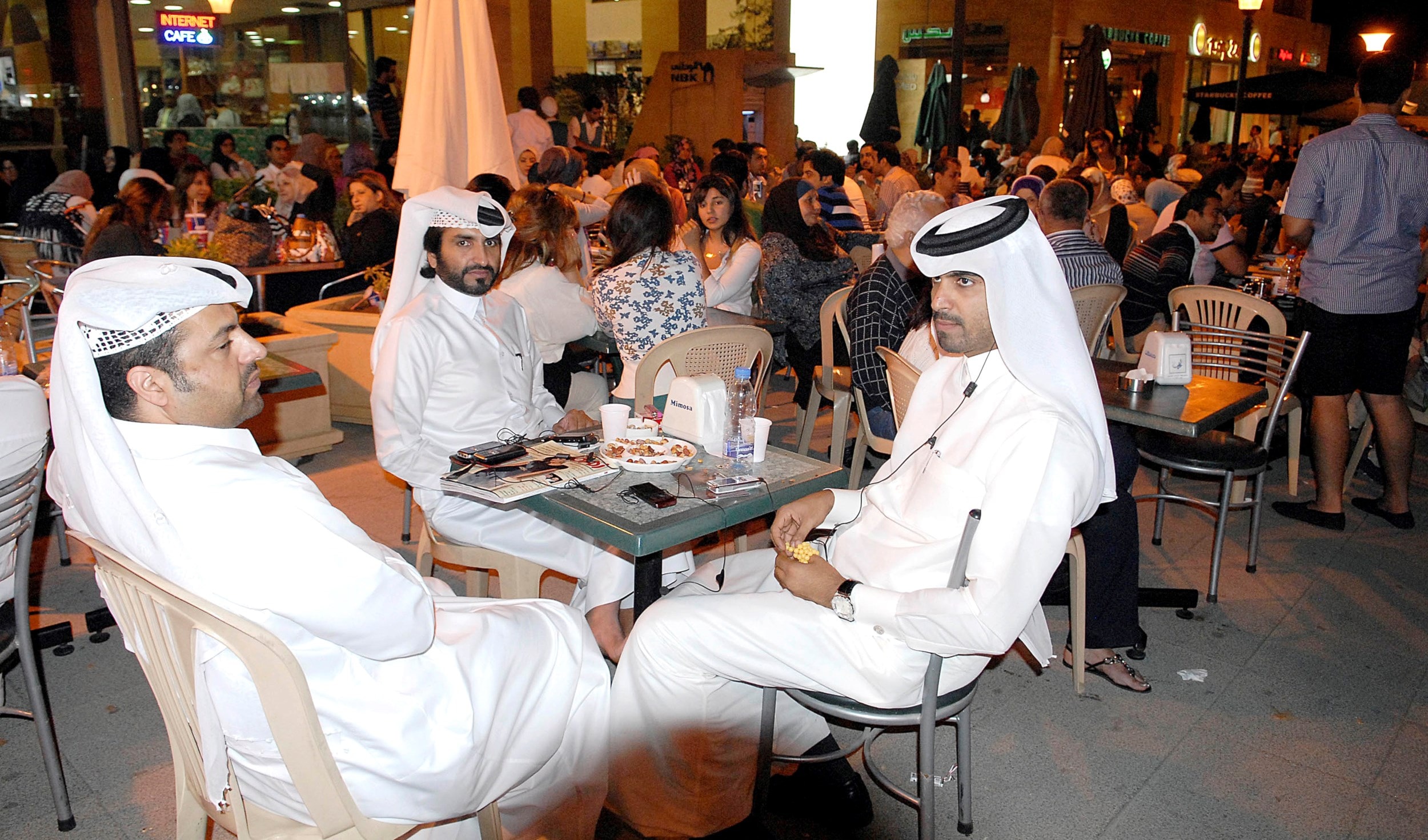 الرياض طلب من رعاياها في لبنان توخي الحيطة والحذر الرياض طلب من رعاياها في لبنان توخي الحيطة والحذر