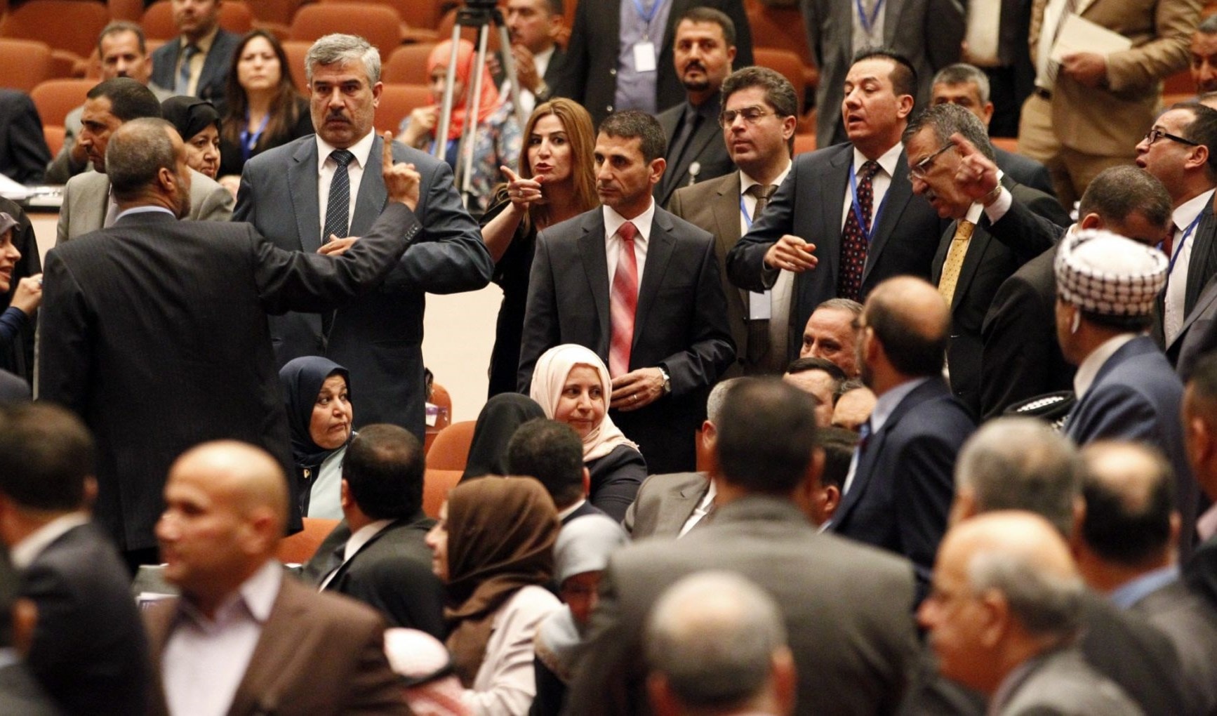 المتحدث باسم النواب المعتصمين في البرلمان هيثم الجبوري أكد مطلب النواب لجهة إقالة الرئاسات الثلاث والذهاب إلى انتخابات. المتحدث باسم النواب المعتصمين في البرلمان هيثم الجبوري أكد مطلب النواب لجهة إقالة الرئاسات الثلاث والذهاب إلى انتخابات.
