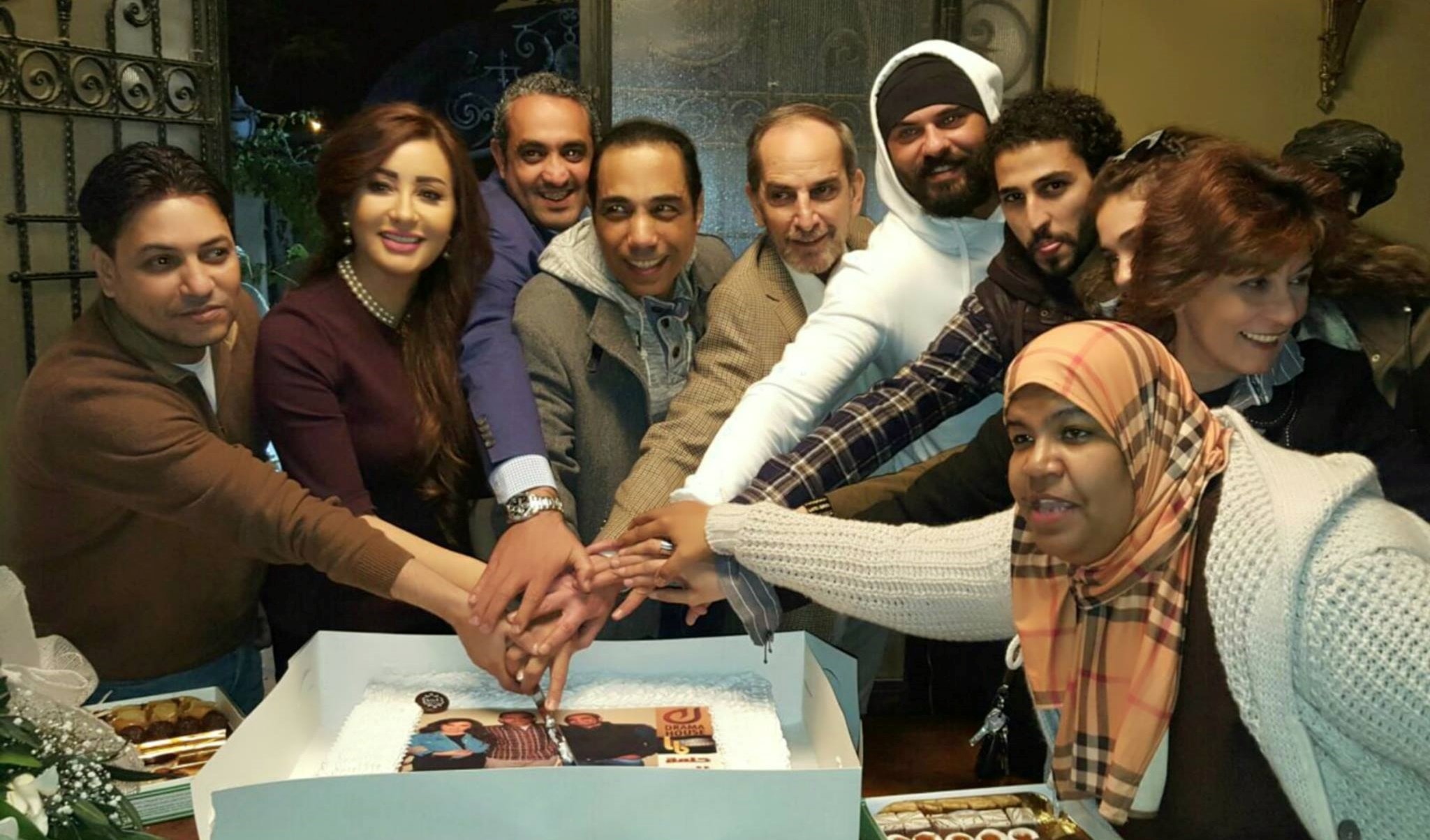 لطيفة مشغولة بالكامل هذه الأيام لطيفة مشغولة بالكامل هذه الأيام