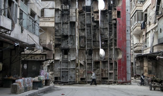 تعرض مدينة حلب لقصف مكثف بقذائف الهاون مصدره الجماعات المسلحة. تعرض مدينة حلب لقصف مكثف بقذائف الهاون مصدره الجماعات المسلحة.