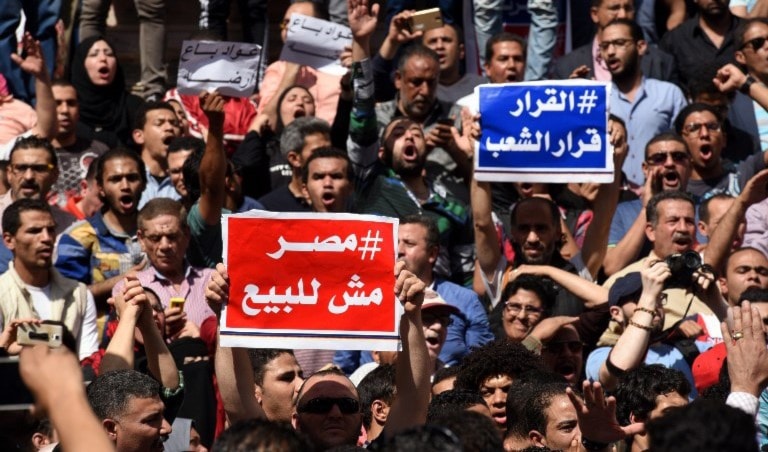 السلطات المصرية تتهم "الإخوان" بتحريك الشارع (أ ف ب) السلطات المصرية تتهم "الإخوان" بتحريك الشارع (أ ف ب)