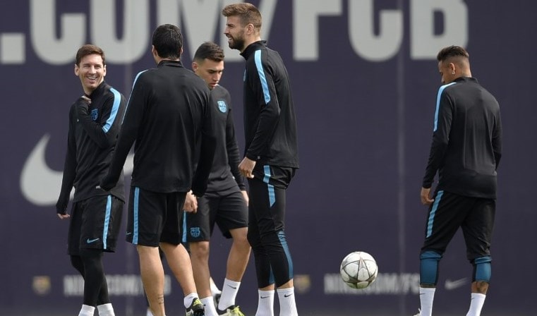 لاعبو برشلونة في حصة تدريبية استعداداً للمباراة (أ ف ب) لاعبو برشلونة في حصة تدريبية استعداداً للمباراة (أ ف ب)