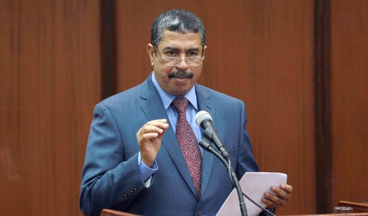 بحاح يعتبر أن قرار إقالته يعدّ تخلّيا صريحاً عن كل المرجعيات الحاكمة للفترة الانتقالية بحاح يعتبر أن قرار إقالته يعدّ تخلّيا صريحاً عن كل المرجعيات الحاكمة للفترة الانتقالية