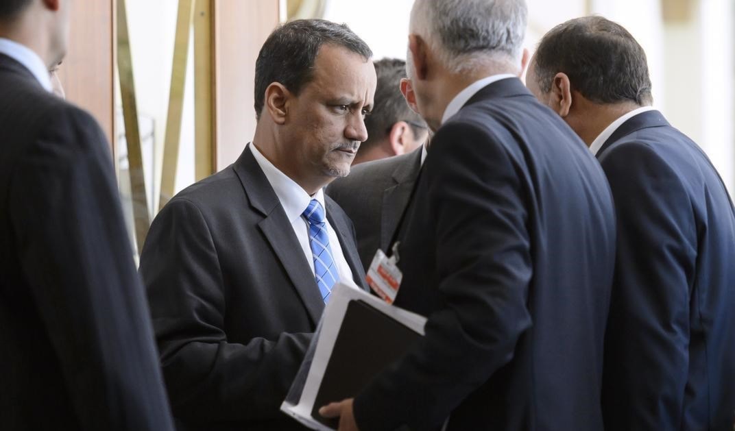 مصدرٌ يمنيٌ مفاوضٌ يؤكد للميادين وجود توافق مبدئي بين أعضاء لجنة الأسرى والمعتقلين على إطلاق الأسرى والمعتقلين لدى الطرفين. مصدرٌ يمنيٌ مفاوضٌ يؤكد للميادين وجود توافق مبدئي بين أعضاء لجنة الأسرى والمعتقلين على إطلاق الأسرى والمعتقلين لدى الطرفين.