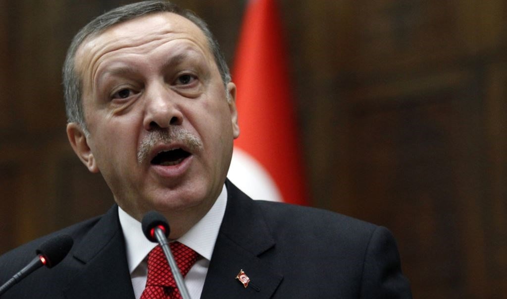 أردوغان يتهم الدول الأوروبية بأنها ملاذاتٌ آمنةٌ للأجنحة السياسية للجماعات الإرهابية. أردوغان يتهم الدول الأوروبية بأنها ملاذاتٌ آمنةٌ للأجنحة السياسية للجماعات الإرهابية.
