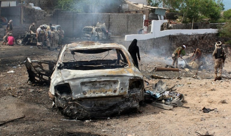 41 قتيلاً وأكثر من عشرين جريحاً بتفجير انتحاري تبناه داعش في المكلا عاصمة حضرموت. 41 قتيلاً وأكثر من عشرين جريحاً بتفجير انتحاري تبناه داعش في المكلا عاصمة حضرموت.
