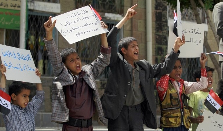 وصول تعزيزات عسكرية لقوات الرئيس هادي إلى مقربة من فرضة نهم وفق مصدر عسكري يمني (أ ف ب). وصول تعزيزات عسكرية لقوات الرئيس هادي إلى مقربة من فرضة نهم وفق مصدر عسكري يمني (أ ف ب).