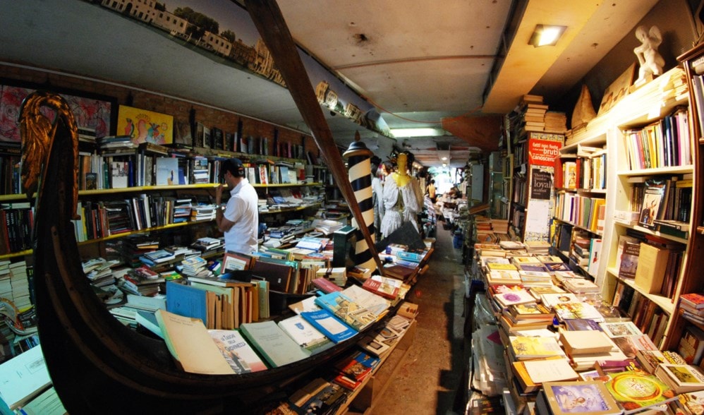 مكتبة أكوا ألتا في إيطاليا مكتبة أكوا ألتا في إيطاليا