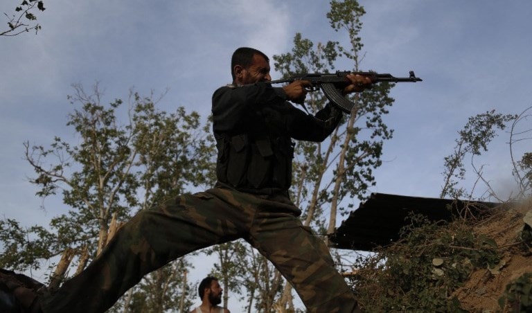مقاتل من "فيلق الرحمن" في الغوطة الشرقية لدمشق (أ ف ب). مقاتل من "فيلق الرحمن" في الغوطة الشرقية لدمشق (أ ف ب).