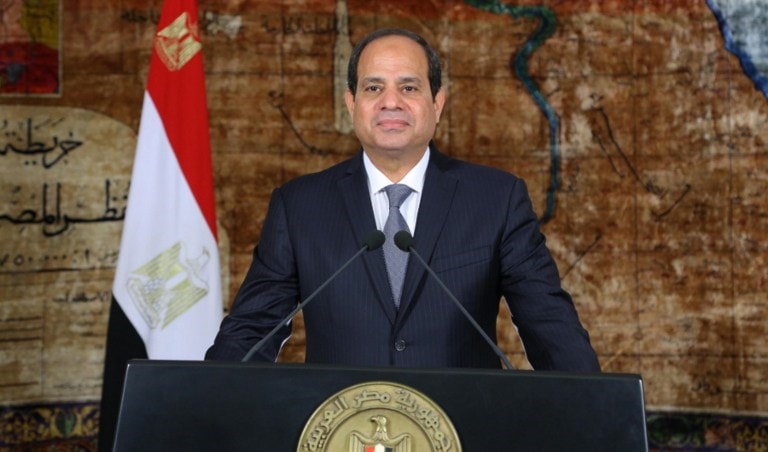 السيسي يثمّن إدارة أزمة حادث الطائرة السيسي يثمّن إدارة أزمة حادث الطائرة