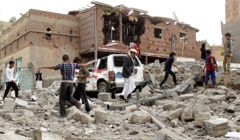 الأطفال والمدنيون يقتلون جرّاء القنابل العنقودية غير المنفجرة الأطفال والمدنيون يقتلون جرّاء القنابل العنقودية غير المنفجرة
