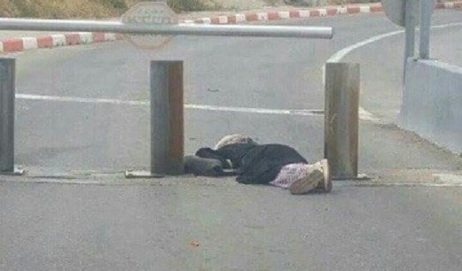 شهود عيان قالوا إن الجنود تركوا الفتاة تنزف بعد إطلاق النار عليها شهود عيان قالوا إن الجنود تركوا الفتاة تنزف بعد إطلاق النار عليها