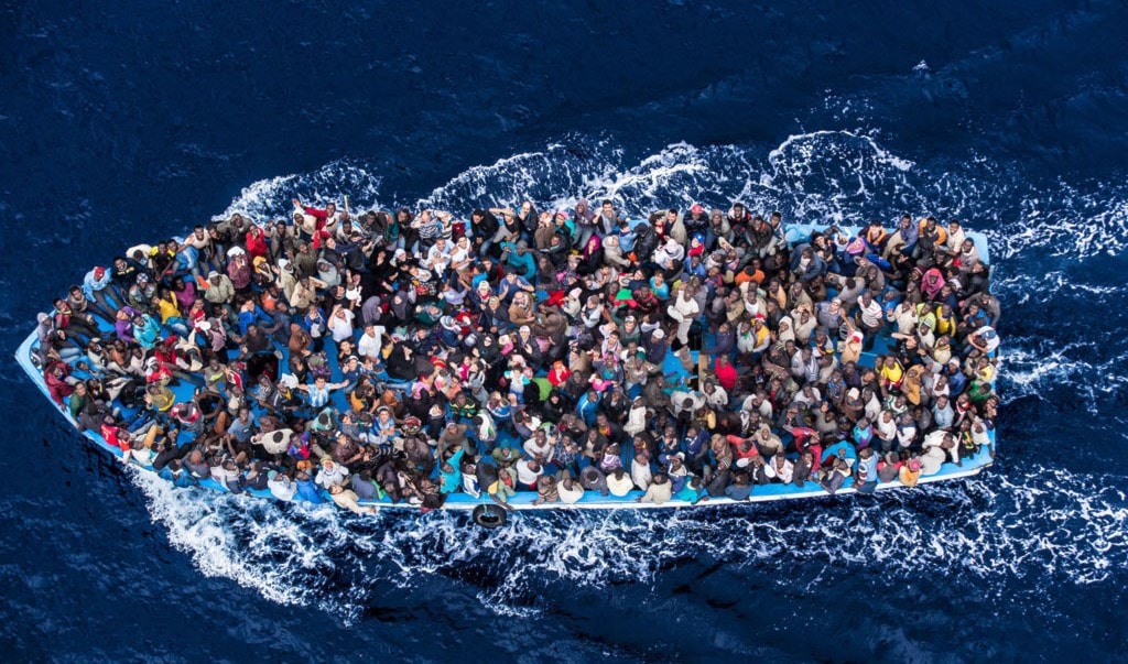حوادث الغرق لم تمنع المئات من المهاجرين غير الشرعيين من الهجرة عبر البحر حوادث الغرق لم تمنع المئات من المهاجرين غير الشرعيين من الهجرة عبر البحر
