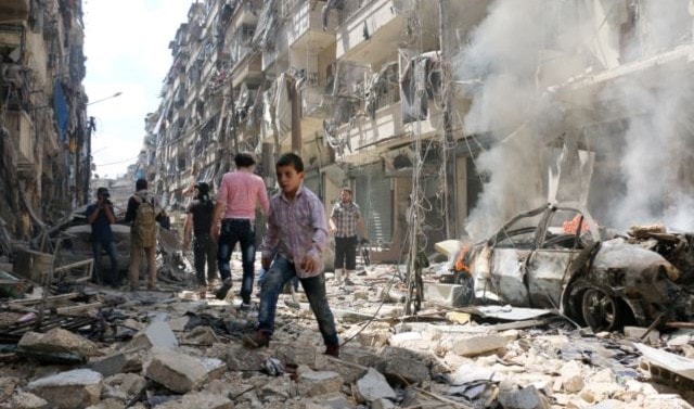 مع استمرار القصف ترتفع حصيلة الضحايا في حلب (صورة أرشيفية) مع استمرار القصف ترتفع حصيلة الضحايا في حلب (صورة أرشيفية)