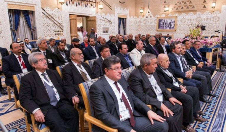أكد علوش أن انسحابه يأتي احتجاجاً على أكثر من عنوان منها عدم وضع جدول زمني للمفاوضات أكد علوش أن انسحابه يأتي احتجاجاً على أكثر من عنوان منها عدم وضع جدول زمني للمفاوضات
