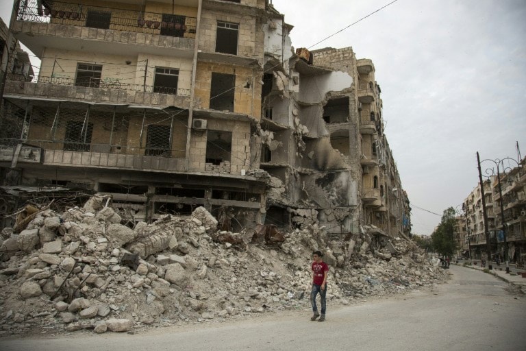 حلب في مسرحية الحرب العبثية (أ ف ب) حلب في مسرحية الحرب العبثية (أ ف ب)