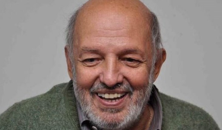 المخرج محمد خان بلغ ال 74 عاماً وما زال يخرج فيلماً واحداً في العام. المخرج محمد خان بلغ ال 74 عاماً وما زال يخرج فيلماً واحداً في العام.