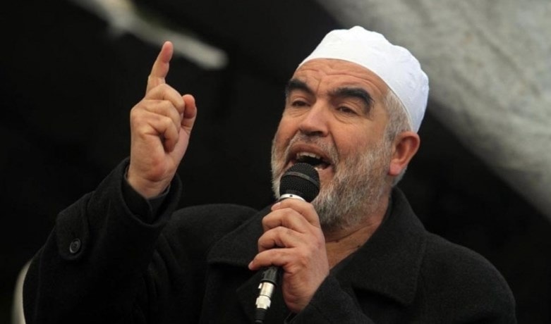 الشيخ رائد صلاح أدين في تشرين الثاني/نوفمبر 2013 بـ "التحريض على العنف أو الإرهاب" من سلطات الاحتلال. الشيخ رائد صلاح أدين في تشرين الثاني/نوفمبر 2013 بـ "التحريض على العنف أو الإرهاب" من سلطات الاحتلال.