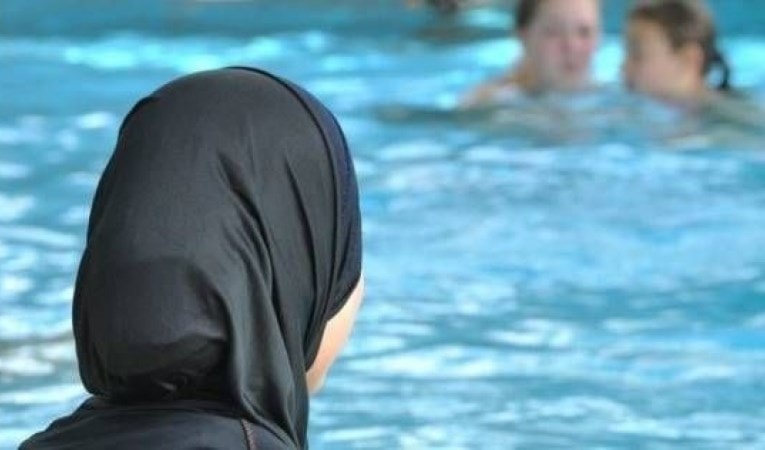 القرار سيكون هاماً بالنسبة لثلاثين بلدية فرنسية منعت البوركيني القرار سيكون هاماً بالنسبة لثلاثين بلدية فرنسية منعت البوركيني