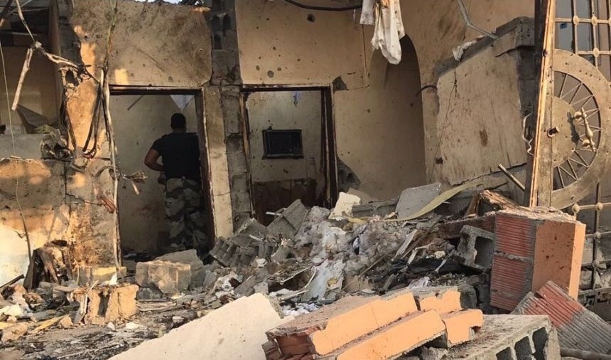 المنزل الشعبي الذي كان يقطنه الإرهابيان احتوى على مصنع للمواد المتفجرة الأحزمة الناسفة المنزل الشعبي الذي كان يقطنه الإرهابيان احتوى على مصنع للمواد المتفجرة الأحزمة الناسفة